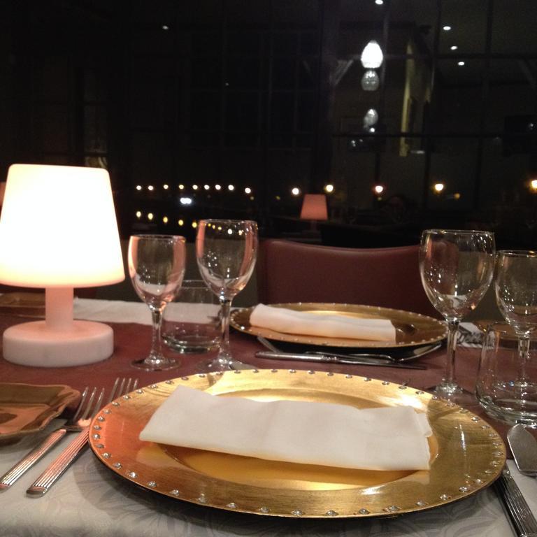 Hotel Restaurant Du Lac Combourg Buitenkant foto
