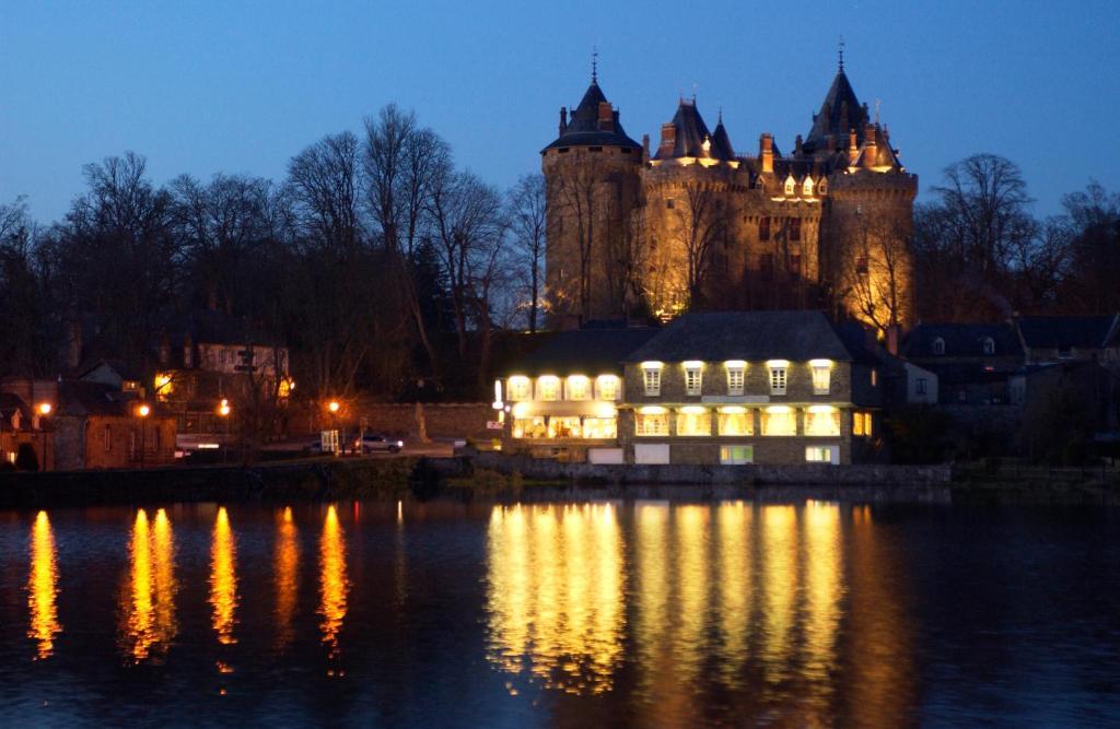 Hotel Restaurant Du Lac Combourg Buitenkant foto