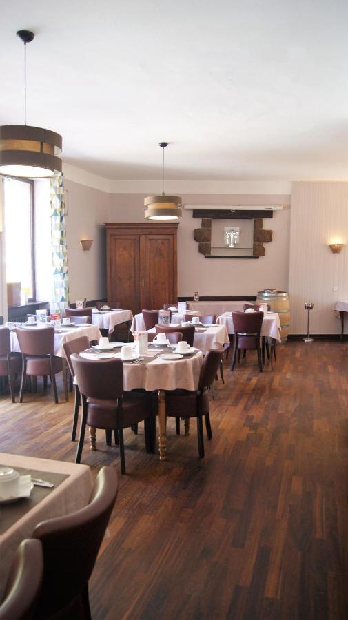 Hotel Restaurant Du Lac Combourg Buitenkant foto