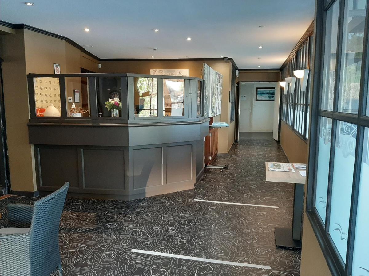 Hotel Restaurant Du Lac Combourg Buitenkant foto