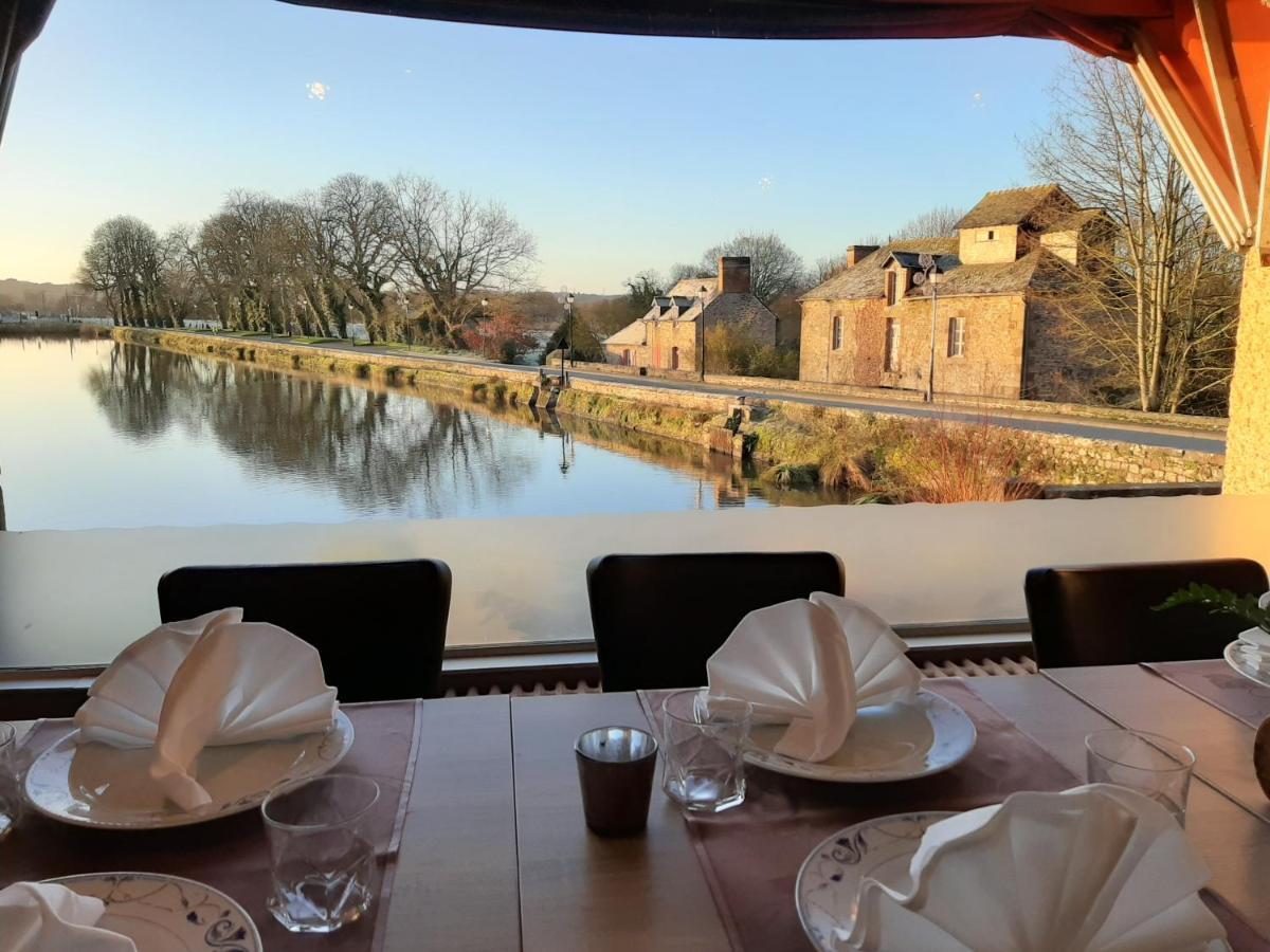 Hotel Restaurant Du Lac Combourg Buitenkant foto