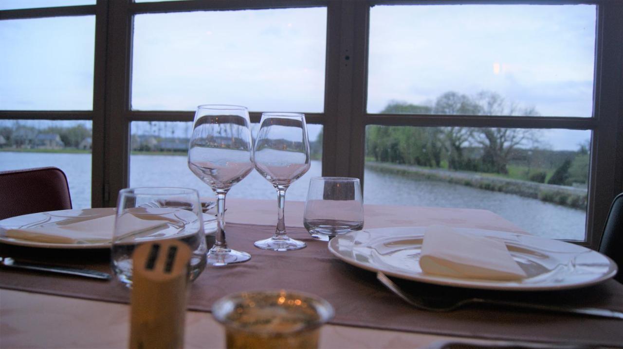 Hotel Restaurant Du Lac Combourg Buitenkant foto